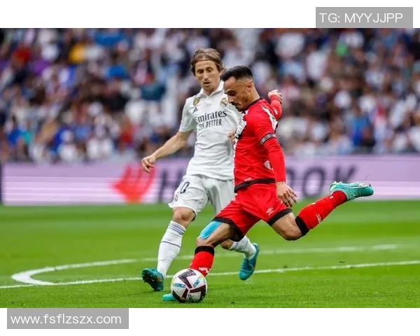 皇马足球队九号球星是谁 让我们一探究竟这位传奇前锋的精彩历程 皇马足球队九号球星是谁 让我们一探究竟这位传奇前锋的精彩历程