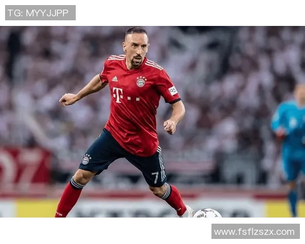 足球球星刻苦训练展现拼搏精神激励年轻人奋勇追逐梦想 足球球星刻苦训练展现拼搏精神激励年轻人奋勇追逐梦想