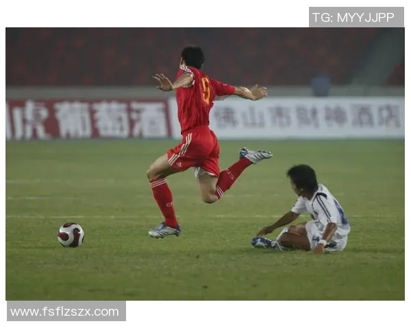 足球球星爆发背后的秘密揭示从少年成名到巅峰荣耀的成长历程 足球球星爆发背后的秘密揭示从少年成名到巅峰荣耀的成长历程