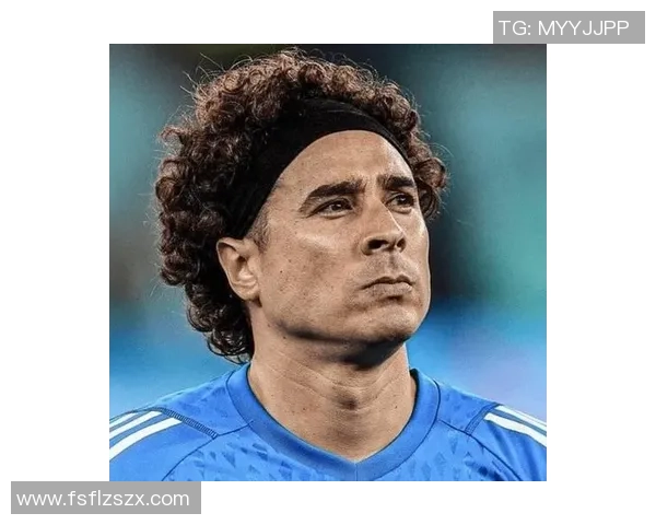 死鱼眼球星逆袭绿茵场从默默无闻到闪耀世界的励志传奇 死鱼眼球星逆袭绿茵场从默默无闻到闪耀世界的励志传奇