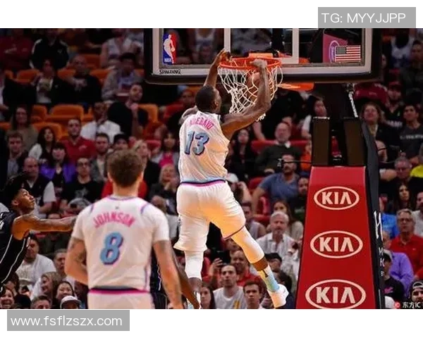 球星挑战极限踢足球进篮球框精彩瞬间震撼上演